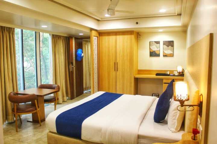 Room 10 of 34