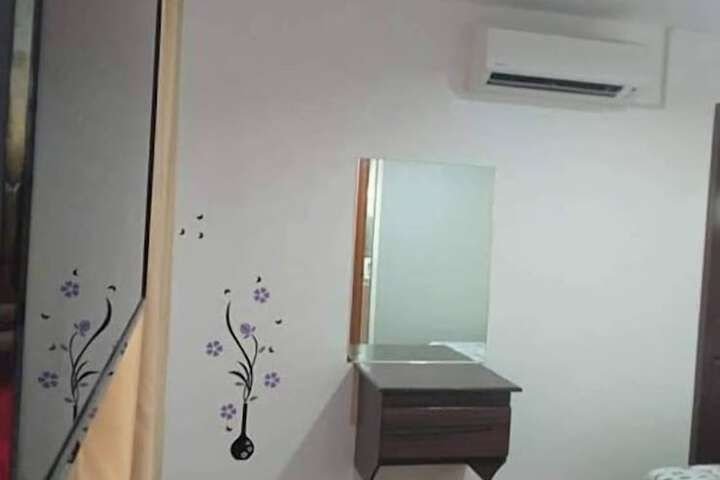 Room 12 of 25