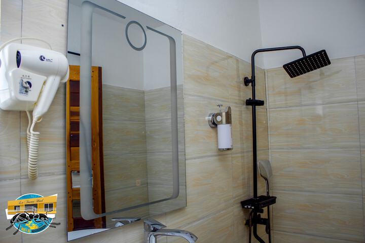 Room 10 of 48