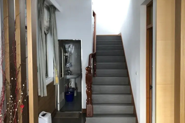 Room 10 of 15