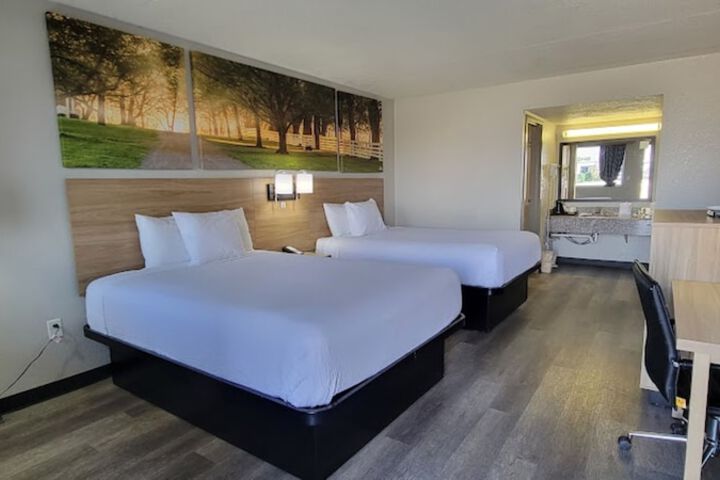 1 Queen Bed (3 of 35)