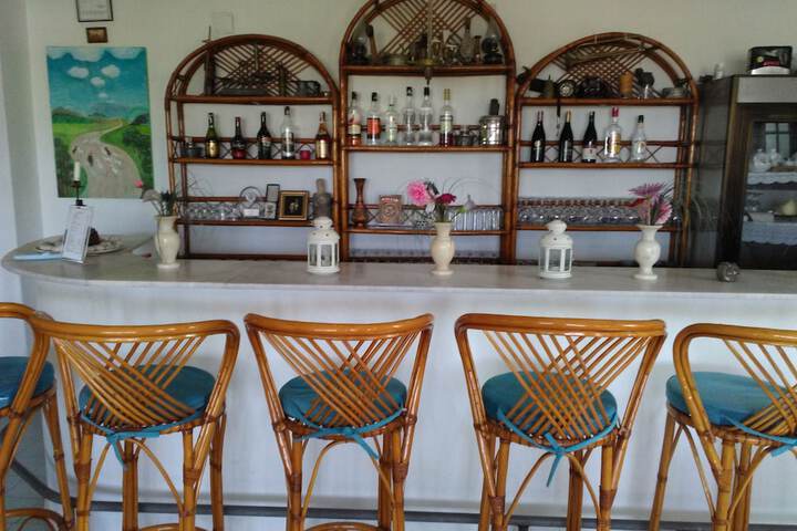 Lounge 17 of 25