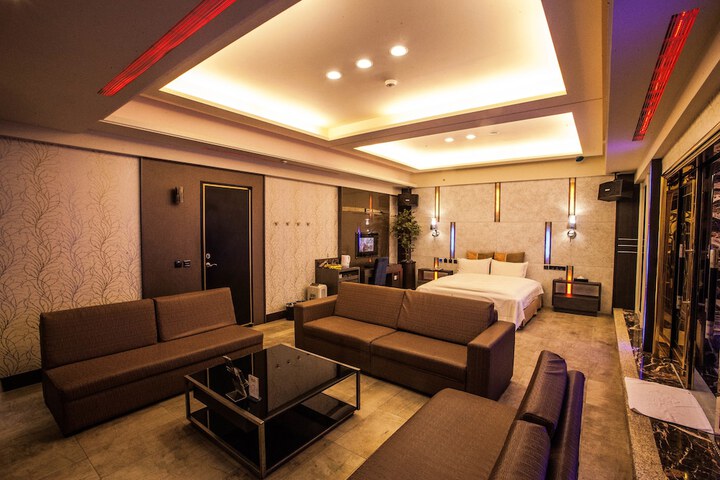 Room 25 of 216