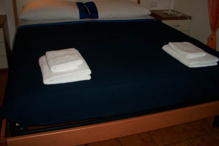 Room 9 of 25
