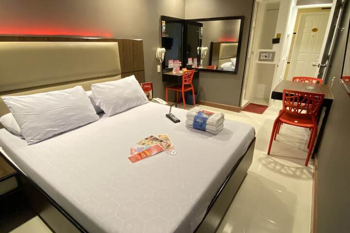 Room 18 of 28