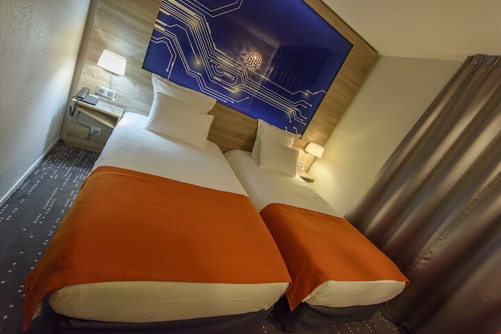 Room 4 of 91