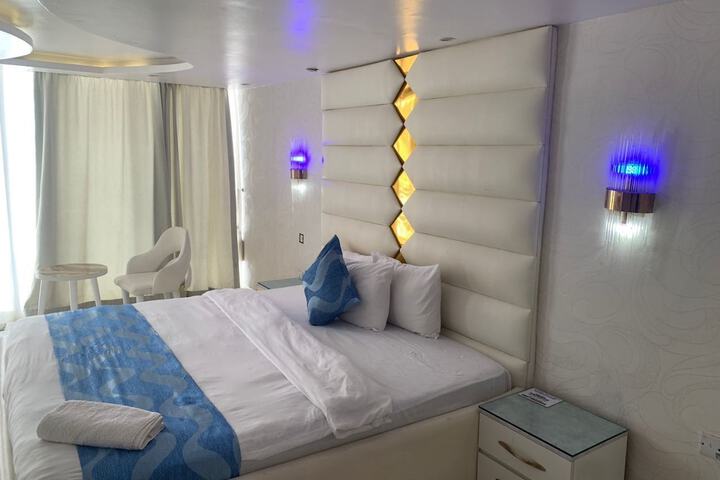 Room 10 of 23