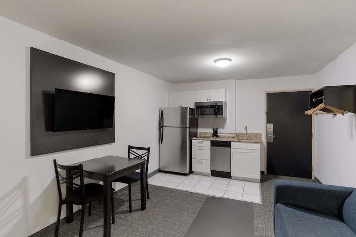 Room 8 of 25