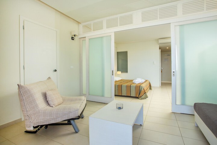 Room 36 of 154