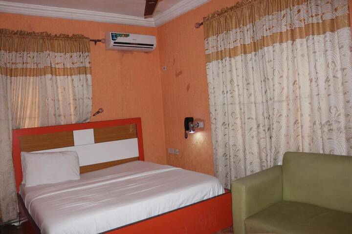 Room 12 of 19