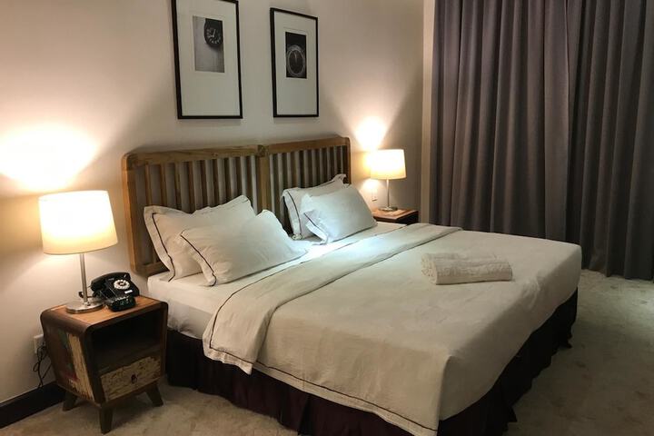 Room 32 of 82