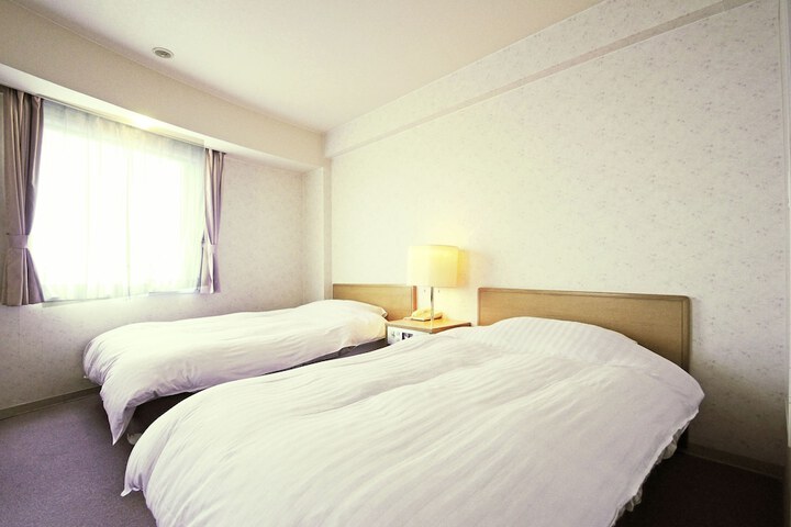 Room 3 of 46