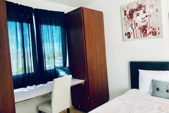 Room 37 of 83
