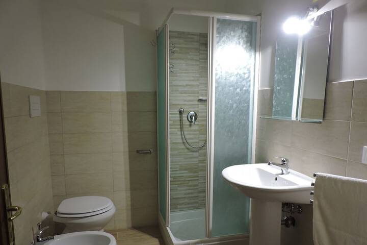 Room 10 of 16