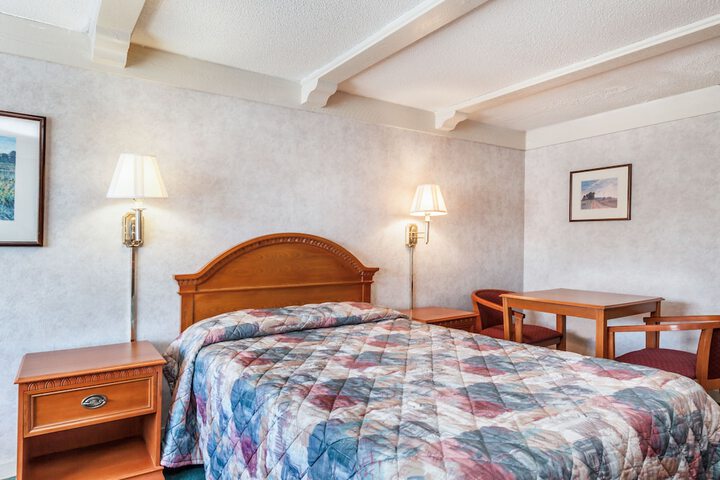 Room 21 of 34