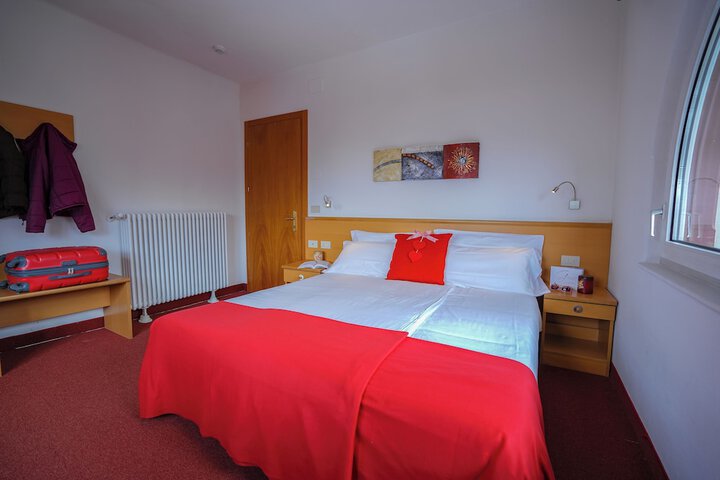 Room 8 of 42