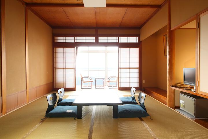 Room 6 of 95