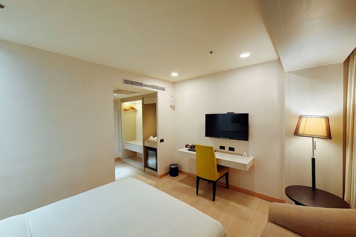 Room 28 of 69