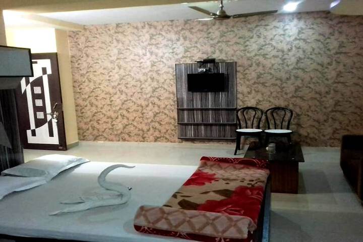 Room 13 of 34
