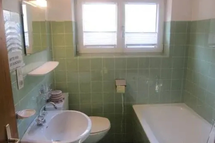 Room 9 of 13
