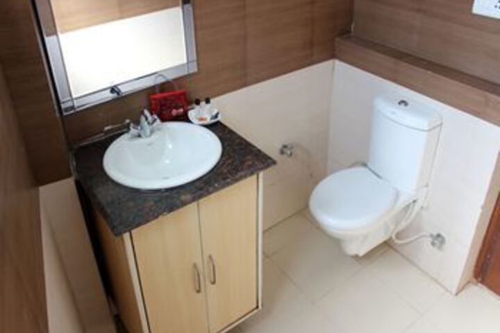 Room 4 of 20