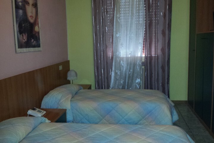Room 7 of 34
