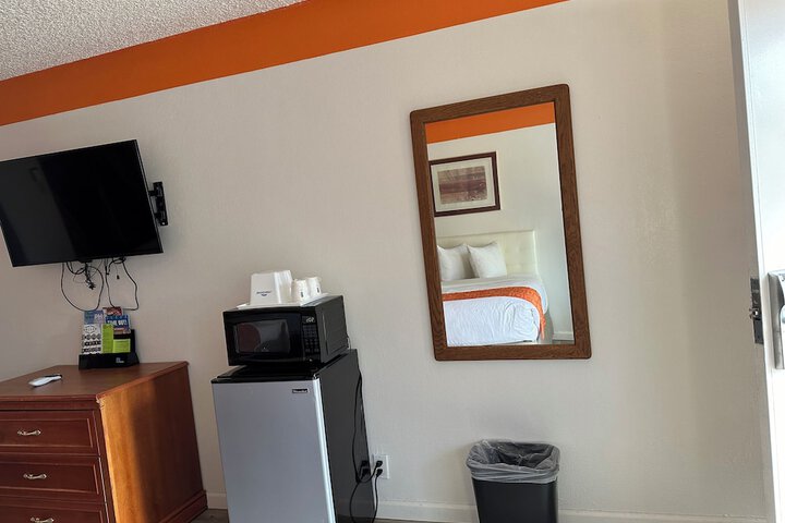 Room 13 of 30