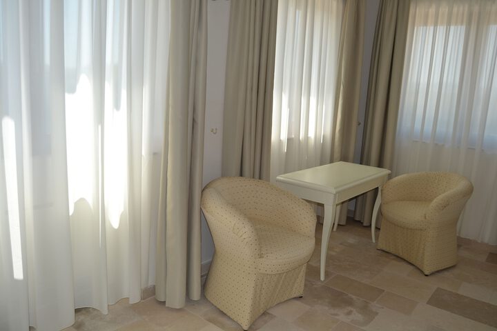 Room 12 of 65