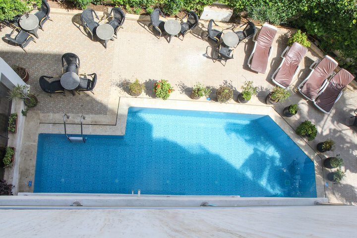 Pool 32 of 61