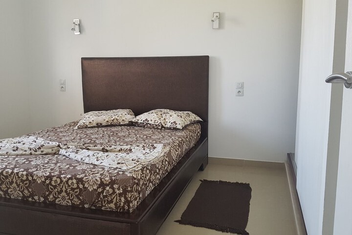 Room 2 of 37