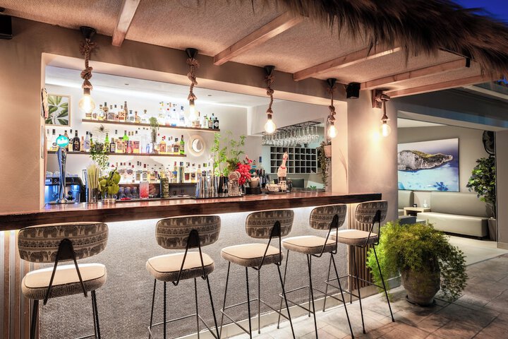 Lounge 101 of 138
