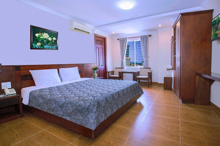 Room 5 of 23