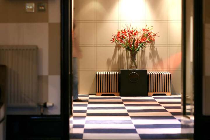 Ballroom/Hall 70 of 79