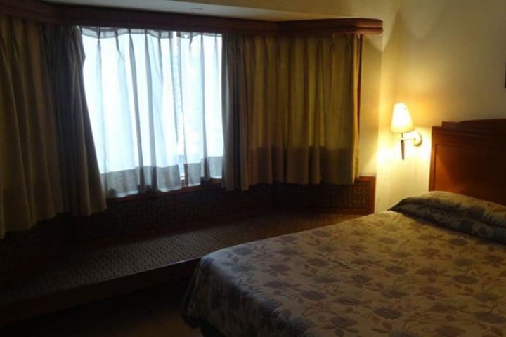 Room 16 of 108