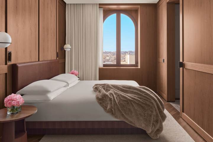 Room 14 of 82