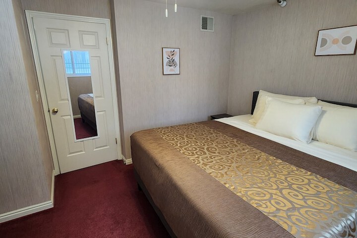 Room 25 of 106