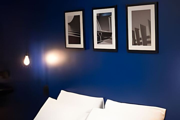 Room 9 of 93