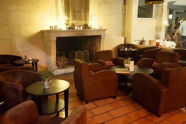 Lounge 56 of 70