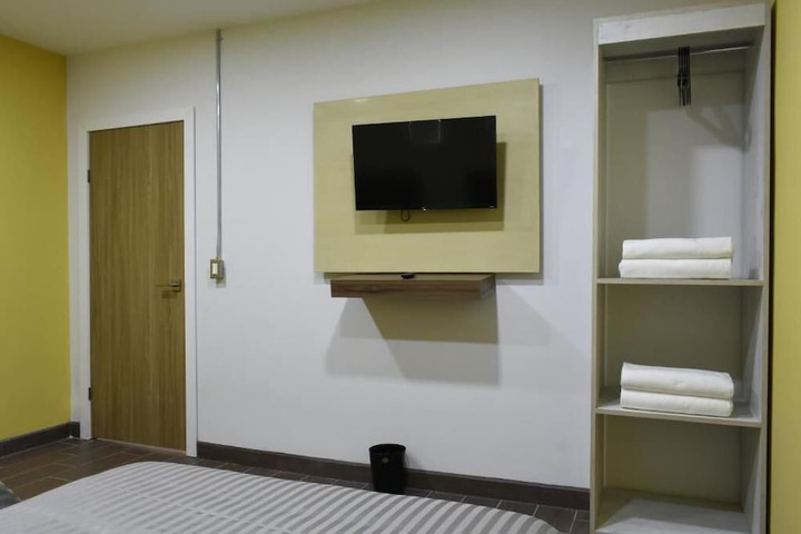 Room 17 of 158
