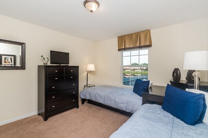 Room 8 of 37