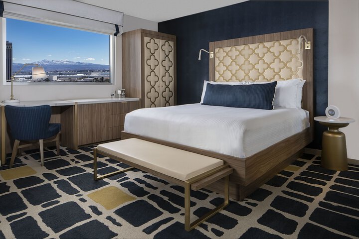 Accessible King Size Bed (36 of 50)
