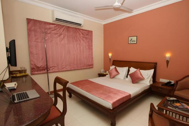 Crescent Park Hotel