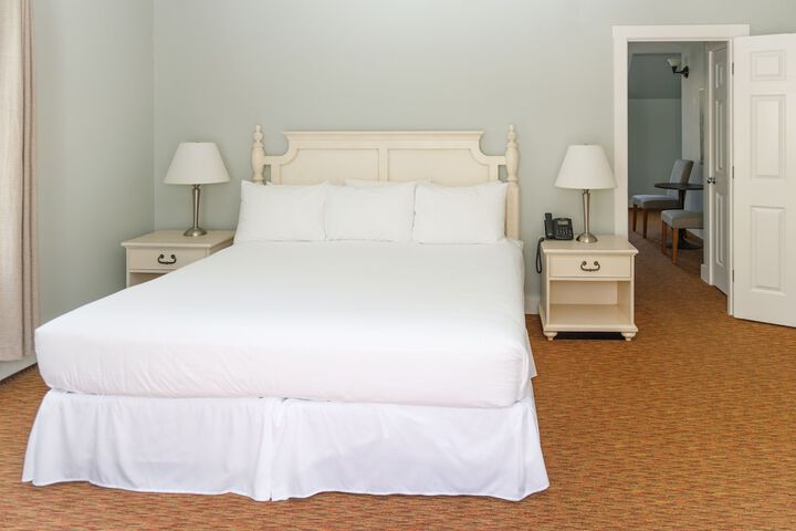 Room 6 of 82