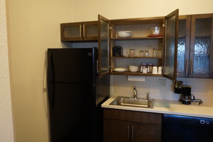 1 Queen Bed Studio Suite (4 of 22)