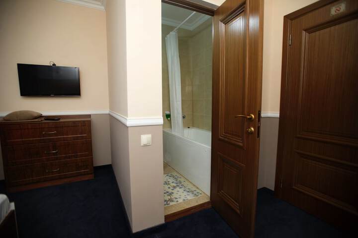 Room 21 of 50