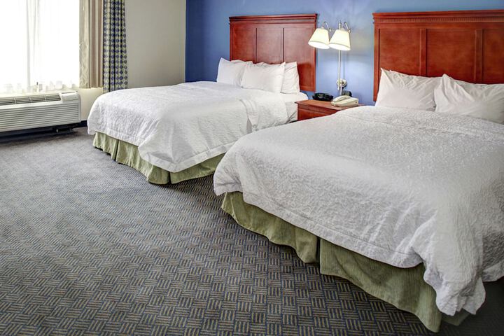 2 Queen Beds (3 of 4)