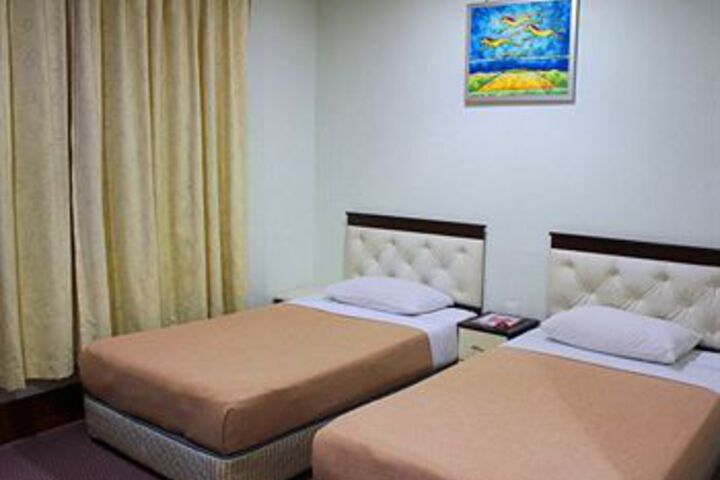 Room 7 of 14