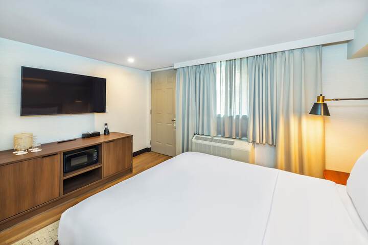 Room 53 of 86