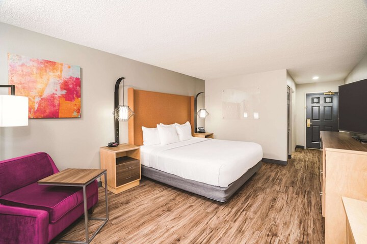 1 King Bed Accessible (6 of 14)