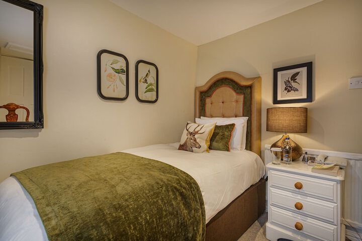 Room 10 of 51